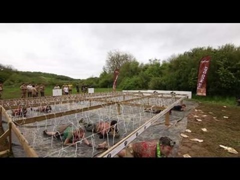 Adrénaline Shots : passage de l'obstacle de The Mud Day Paris du 8 mai 2014 de 12h30 à 12h44
