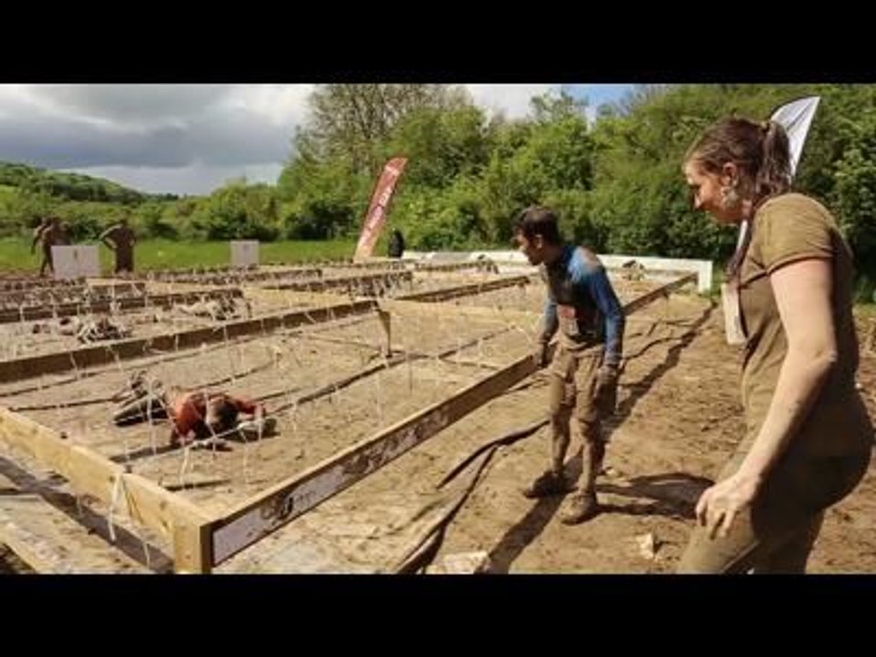 Adrénaline Shots : passage de l'obstacle de The Mud Day Paris du 11 mai 2014 de 15h45 à 16h