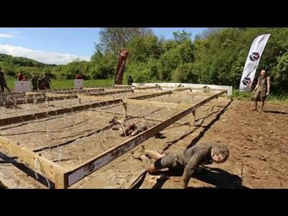 Adrénaline Shots : passage de l'obstacle de The Mud Day Paris du 11 mai 2014 de 15h30 à 15h45