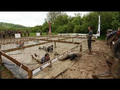Adrénaline Shots : passage de l'obstacle de The Mud Day Paris du 10 mai 2014 de 13h00 à 13h15