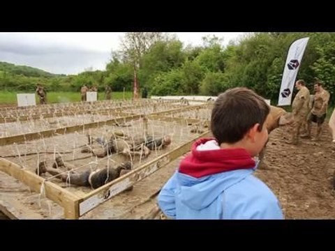 Adrénaline Shots : passage de l'obstacle de The Mud Day Paris du 11 mai 2014 de 16h à 16h15