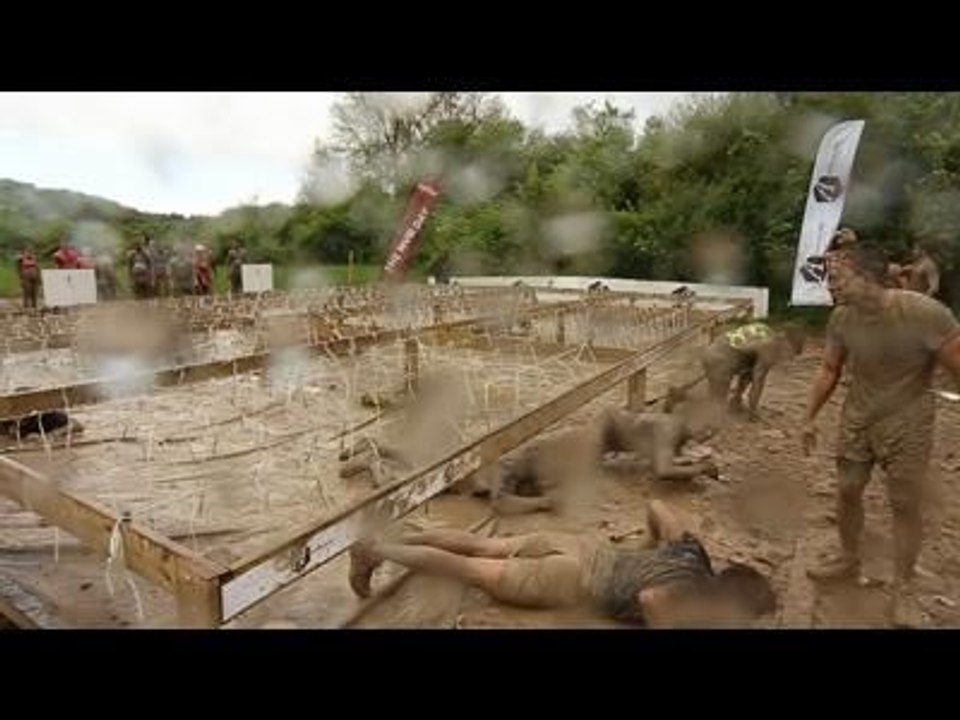 Adrénaline Shots : passage de l'obstacle de The Mud Day Paris du 11 mai 2014 de 16h15 à 16h30