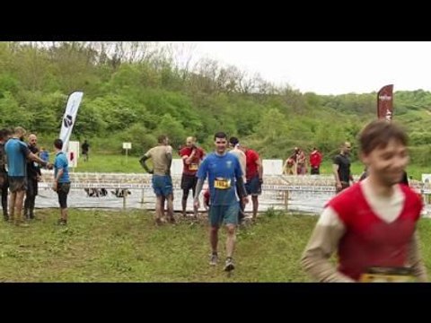 Adrénaline Shots : passage de l'obstacle de The Mud Day Paris du 8 mai 2014 de 11h30 à 11h44