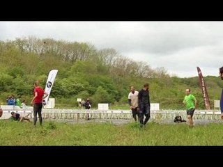 Adrénaline Shots : passage de l'obstacle de The Mud Day Paris du 8 mai 2014 de 11h00 à 11h14