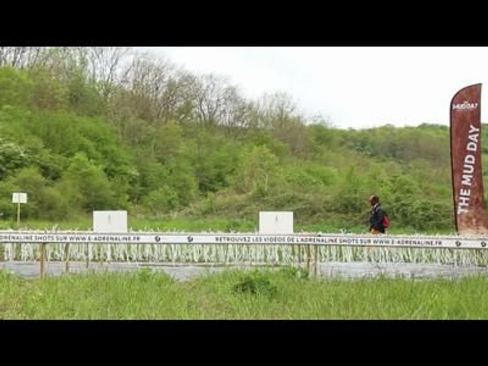 Adrénaline Shots : passage de l'obstacle de The Mud Day Paris du 8 mai 2014 de 10h30 à 10h44