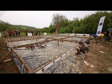 Adrénaline Shots : passage de l'obstacle de The Mud Day Paris du 8 mai 2014 de 13h00 à 13h14