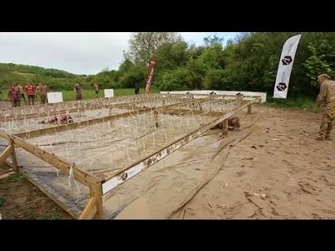 Adrénaline Shots : passage de l'obstacle de The Mud Day Paris du 11 mai 2014 de 11h45 à 12h