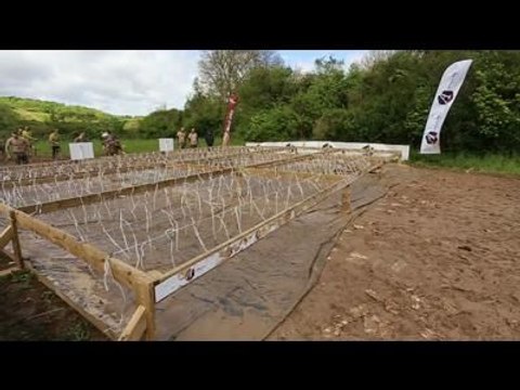 Adrénaline Shots : passage de l'obstacle de The Mud Day Paris du 11 mai 2014 de 12h30 à 12h45