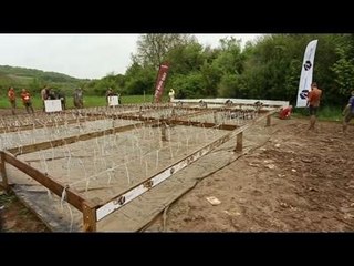 Adrénaline Shots : passage de l'obstacle de The Mud Day Paris du 10 mai 2014 de 14h15 à 14h30