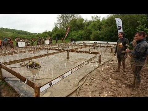 Adrénaline Shots : passage de l'obstacle de The Mud Day Paris du 10 mai 2014 de 13h45 à 14h00
