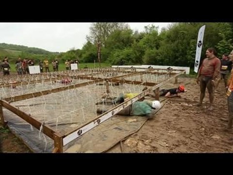 Adrénaline Shots : passage de l'obstacle de The Mud Day Paris du 10 mai 2014 de 12h45 à 13h00