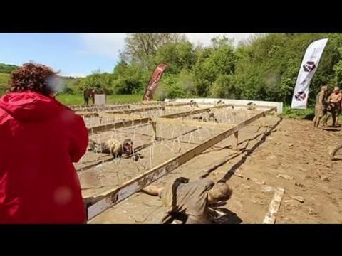 Adrénaline Shots : passage de l'obstacle de The Mud Day Paris du 11 mai 2014 de 15h15 à 15h30
