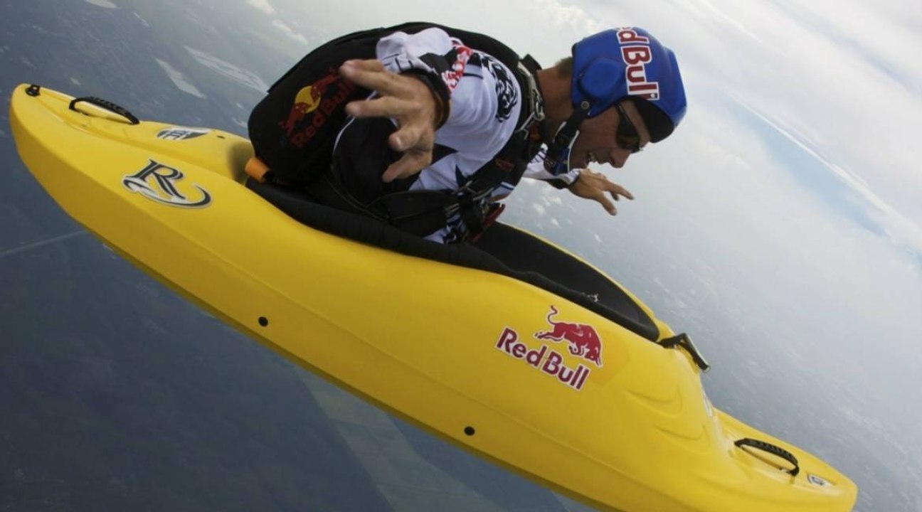 Le tout premier frontflip en kayak dans les airs