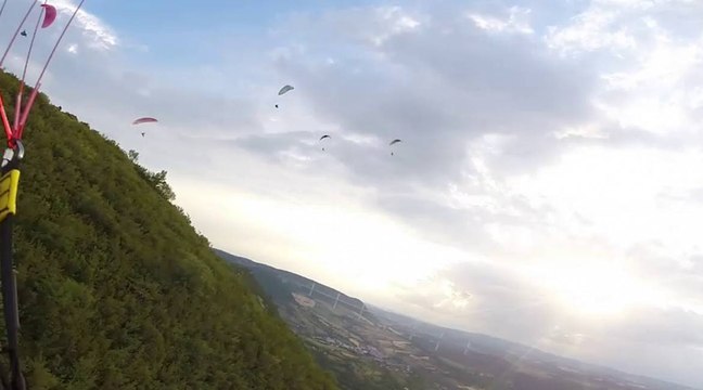 Caméra embarquée en parapente acrobatique avec Léo Besombes