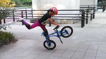 10 ans et déjà surdouée du BMX flat