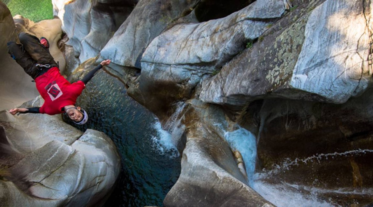 Warren Verbroom amène le canyoning extrême à un autre niveau