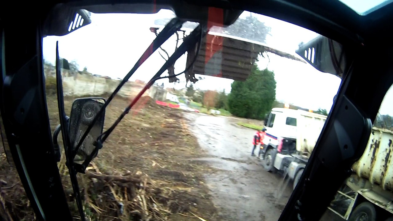 Liebherr 906 chargement d'un camion