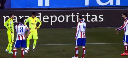 Juanfran makes the gesture of "7" to Neymar in reference to 1-7 defeat vs Germany