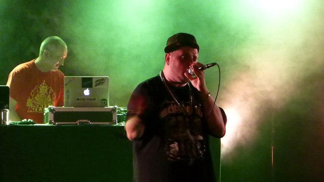 lord bitum backed by dj kafra au portail coucou c'est pas pour rire (live)