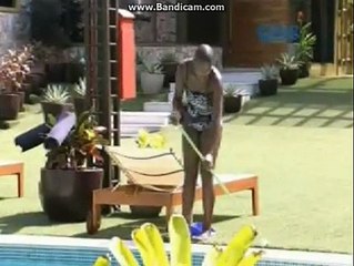 GH15 MARCO EN SPEEDO EN LA ALBERCA
