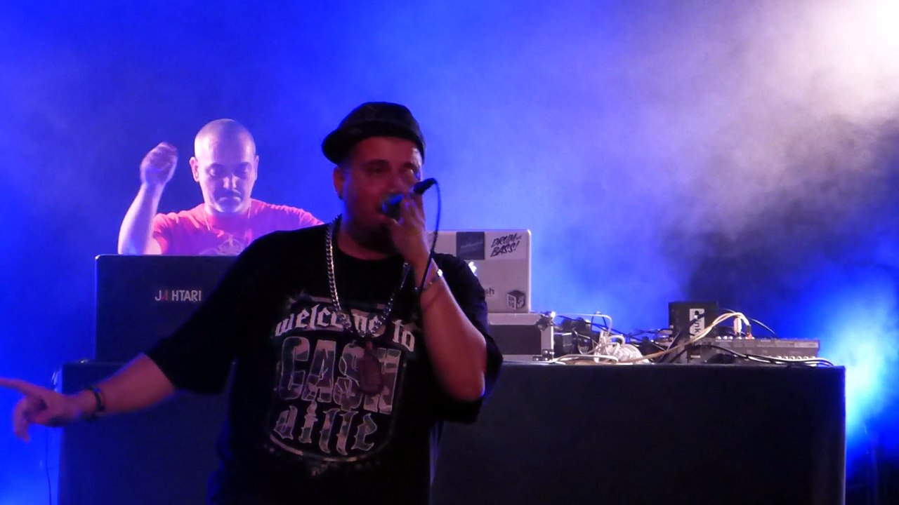 lord bitum backed by dj kafra au portail coucou donne moi (live)