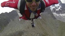 Tancrède Melet saute en wingsuit depuis l'Aiguille de la République