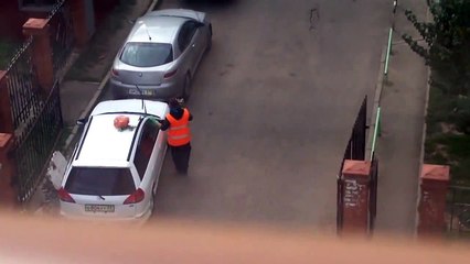 Сотрудник мусороуборочной компании сходит с ума