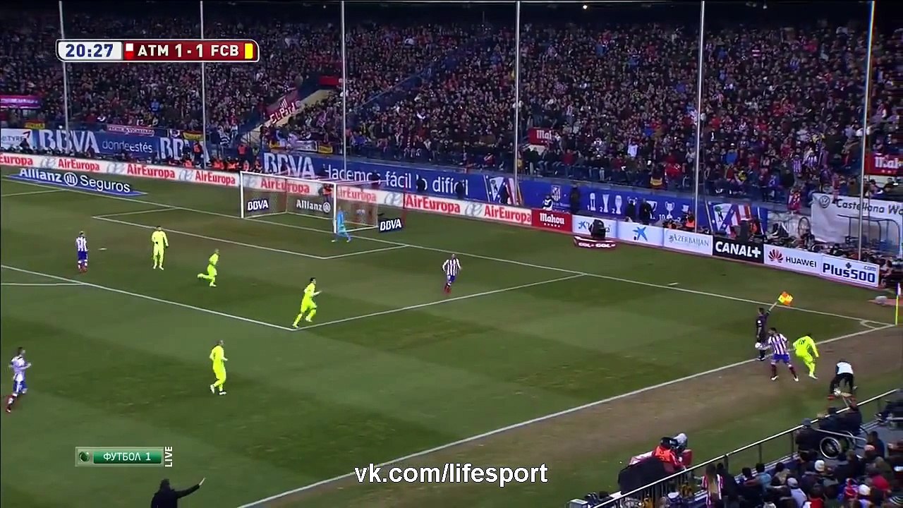 Football - Un arbitre de touche blesse Jordi Alba