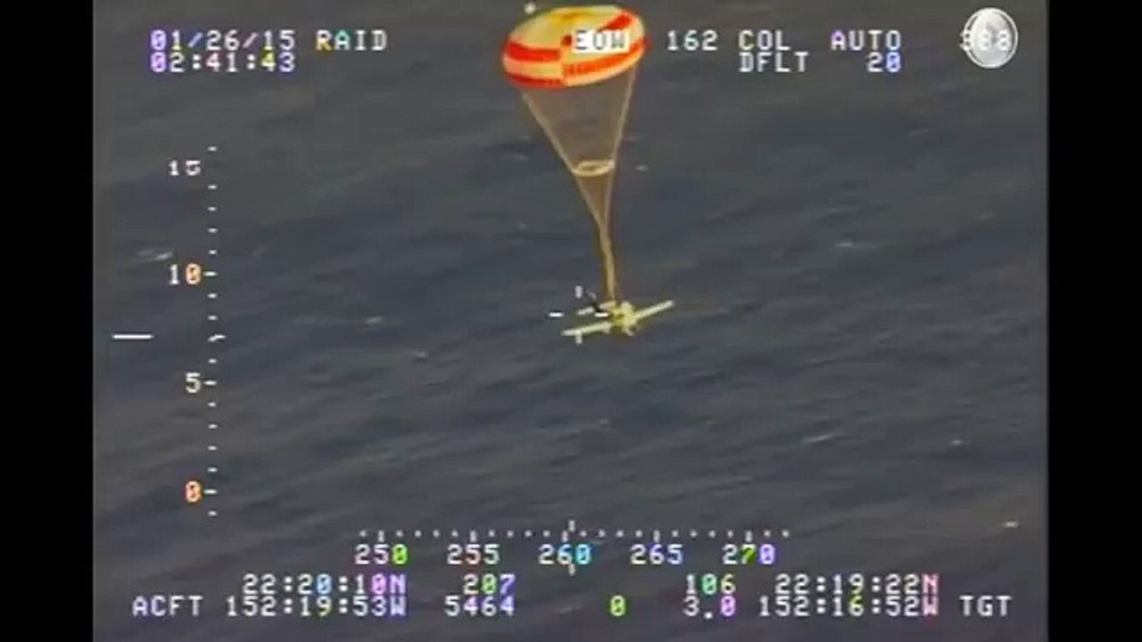 Pilote sauvé par le parachute de son avion !