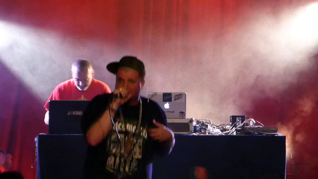 lord bitum backed by dj kafra au portail coucou la la la (live)