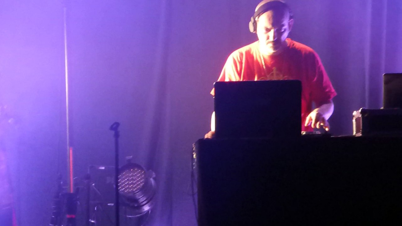 dj kafra feat lord bitum en drum'n'bass freestyle au portail coucou (live)