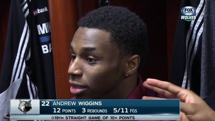 Thaddeus Young joue avec l'oreille d'Andrew Wiggins