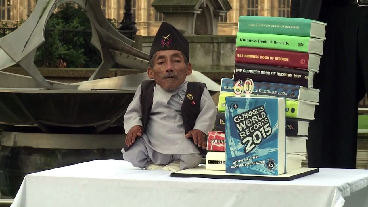 L'homme le plus grand du monde rencontre le plus petit