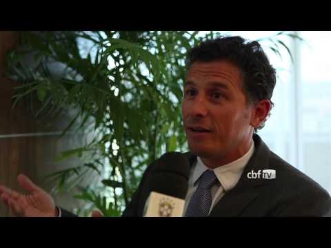 Ricardo Gomyde visita sede da CBF