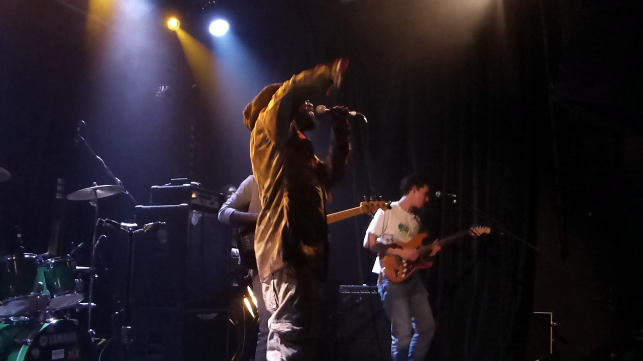 chezidek backed by green & fresh band a l'akwaba search and you will find (live)