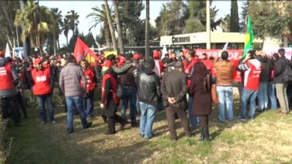 Metal İşçileri Greve Çıktı