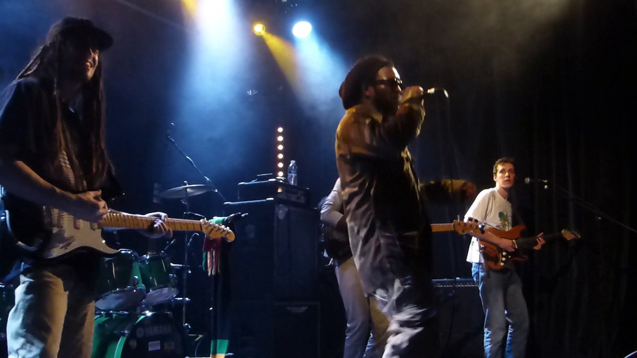 chezidek backed by green & fresh band a l'akwaba friday night (live)