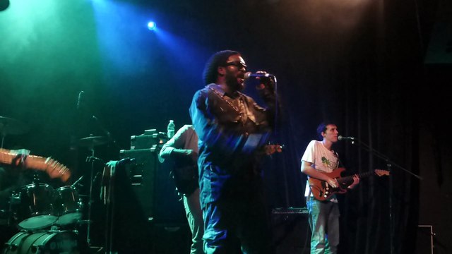 chezidek backed by green & fresh band a l'akwaba call pon dem (live)