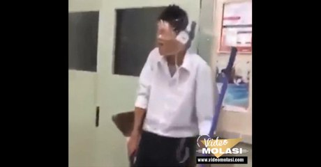 JAPON ÖĞRENCİLERİN KAPI ŞAKASI