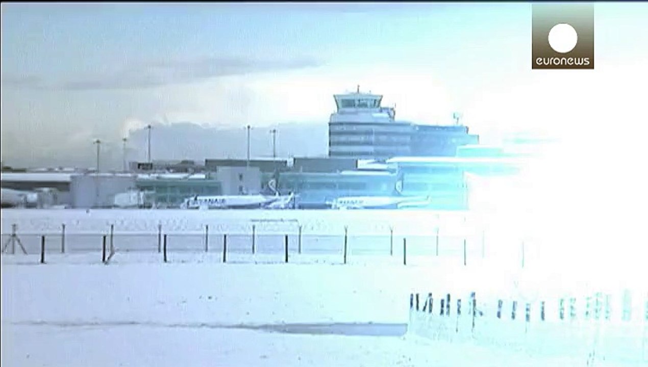 La nieve pone el jaque al aeropuerto de Manchester