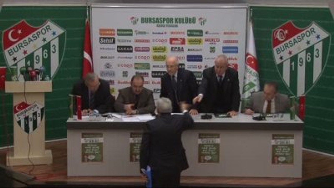 Bölükbaşı: "Bursaspor'da Satılık Futbolcu Yok ve Kesinlikle Futbolcu Satmayacağım"