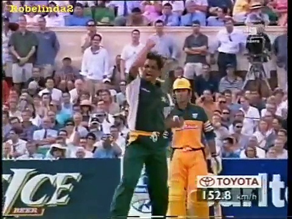10 wickets you haven't seen from Shoaib Akhtar vs clueless Aussies