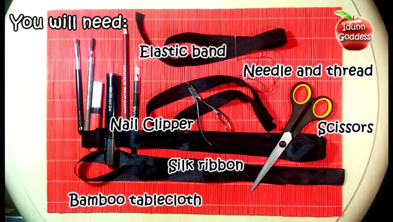 Jewelry and Makeup Organizer Out Of A Bamboo Tablecloth