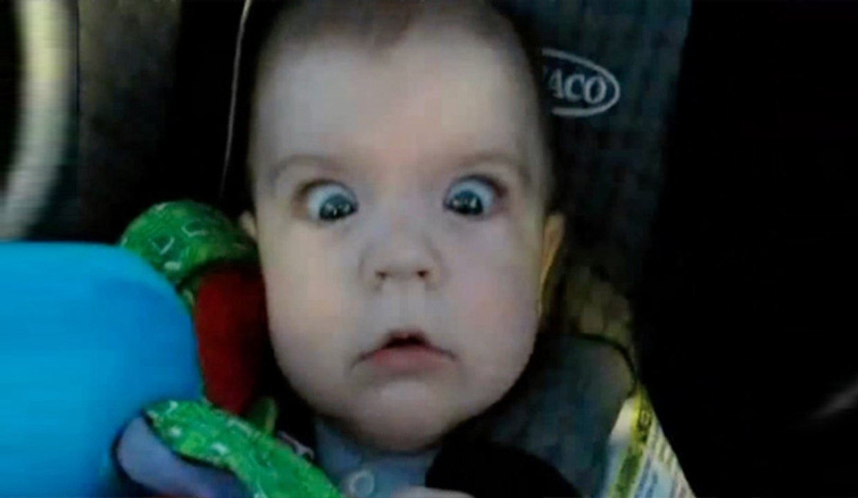 Bébés passent sous un tunnel (Compilation)