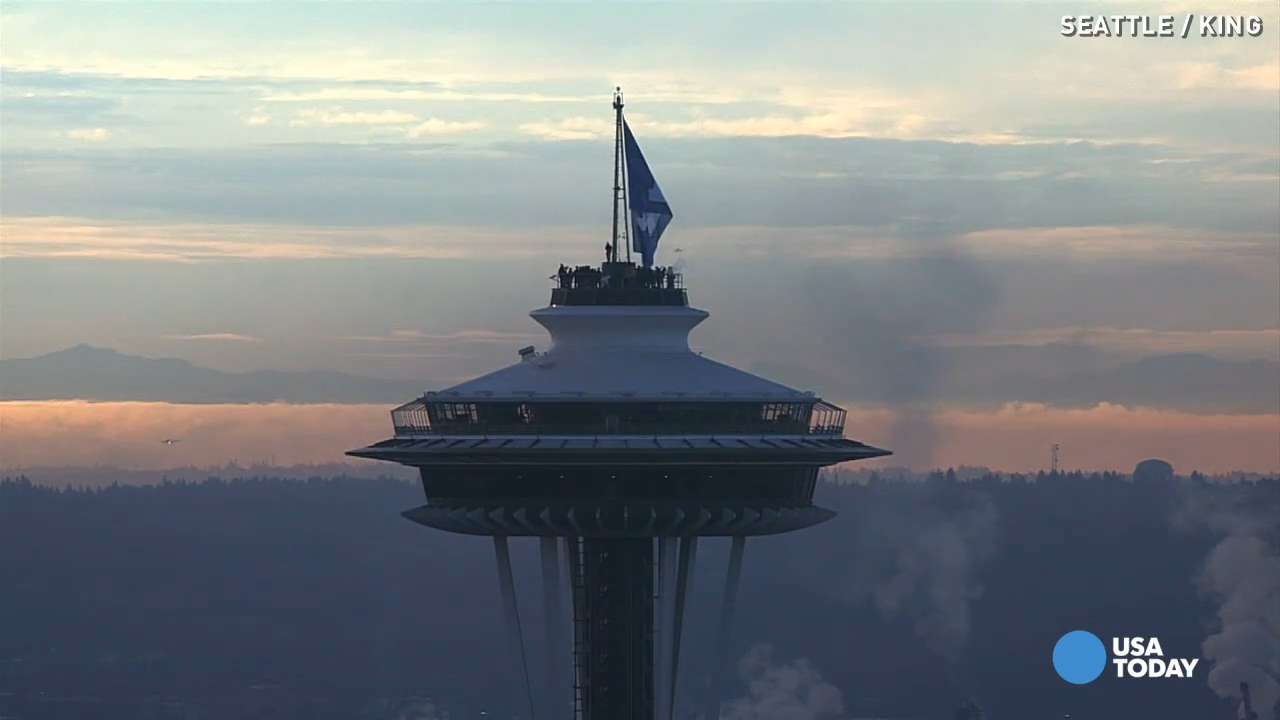 Dave Matthews raises Seahawks flag above Space Needle