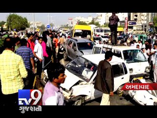 Tải video: Speeding Zydus Bus Rammed into Vehicles, Ahmedabad - Tv9 Gujarati