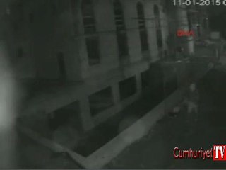 Camiye saldıran Neonazi kameraya böyle yakalandı