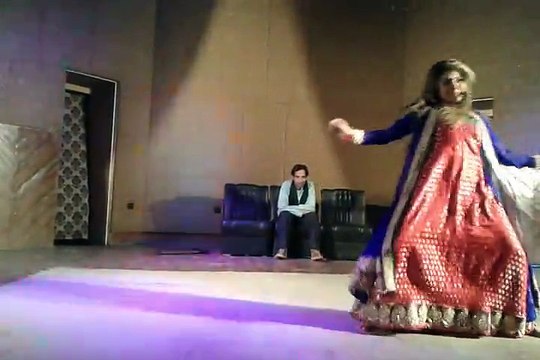 babra ali and zareen lal nice dance song dhola sanu pyar diyan nasheya te la k