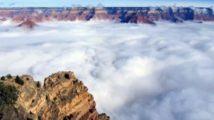 Tải video: Clouds form inside Grand Canyon in rare phenomenon