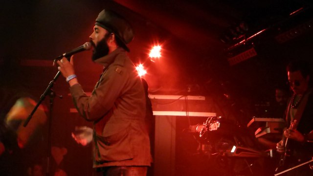 Protoje & The Indiggnation aux passagers du zinc - resist not evil (live)